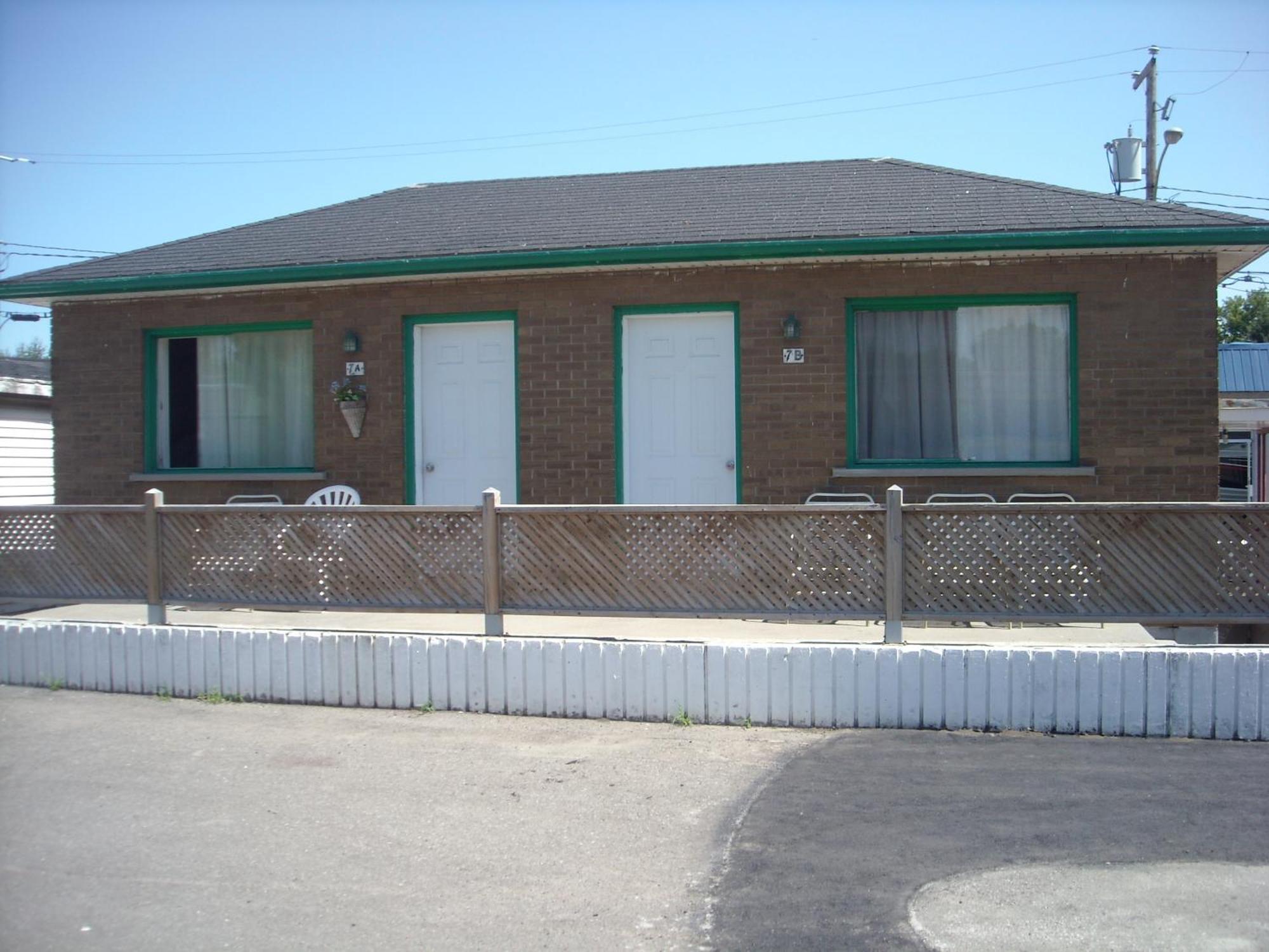 Motel Montreal Notre-Dame-de-l'Ile-Perrot Экстерьер фото