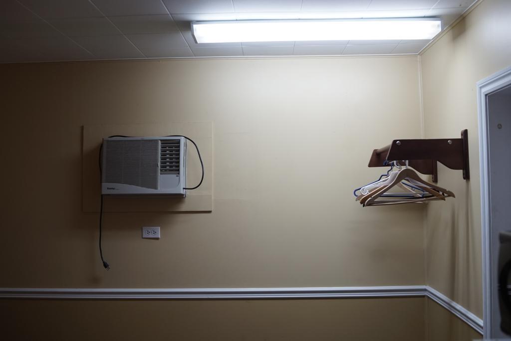 Motel Montreal Notre-Dame-de-l'Ile-Perrot Экстерьер фото