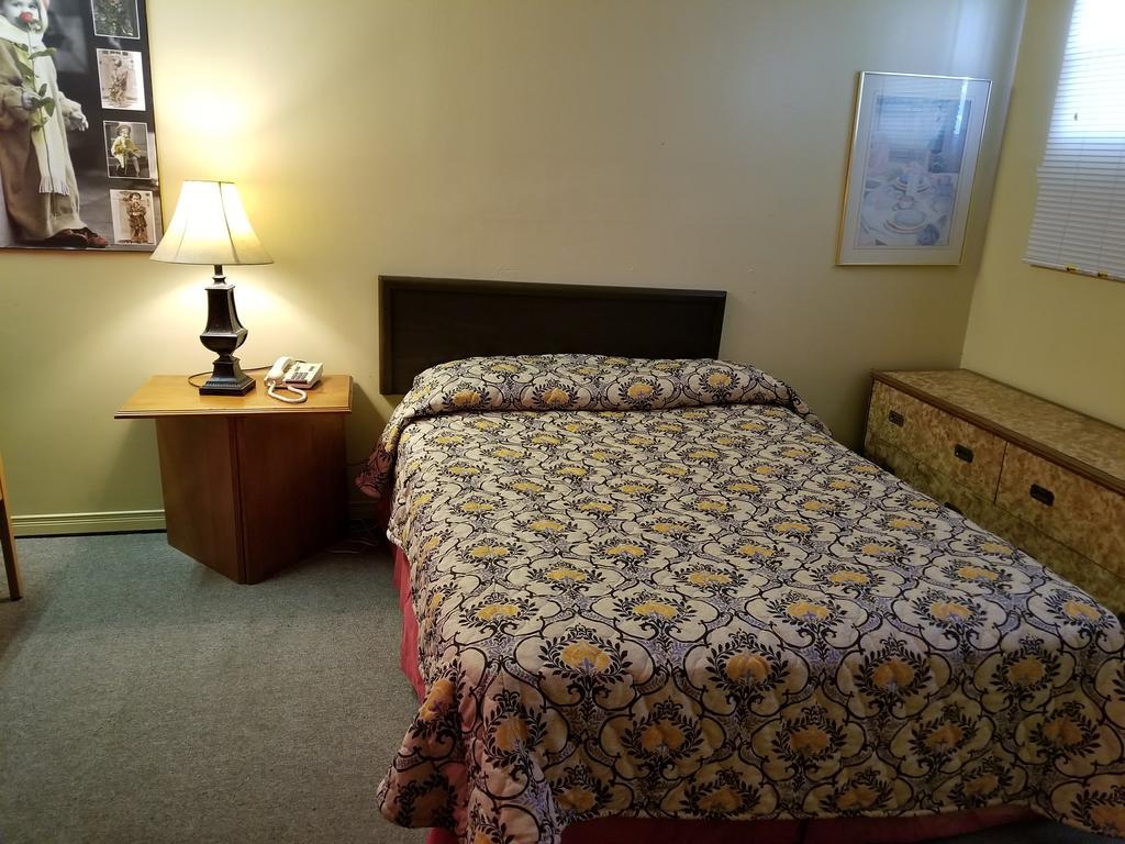 Motel Montreal Notre-Dame-de-l'Ile-Perrot Экстерьер фото
