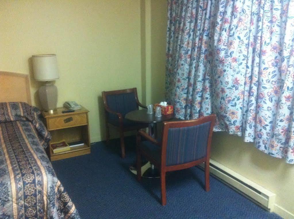 Motel Montreal Notre-Dame-de-l'Ile-Perrot Экстерьер фото