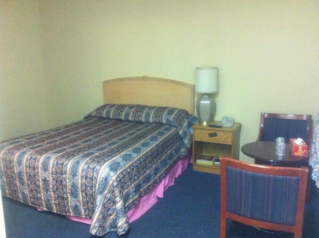 Motel Montreal Notre-Dame-de-l'Ile-Perrot Экстерьер фото